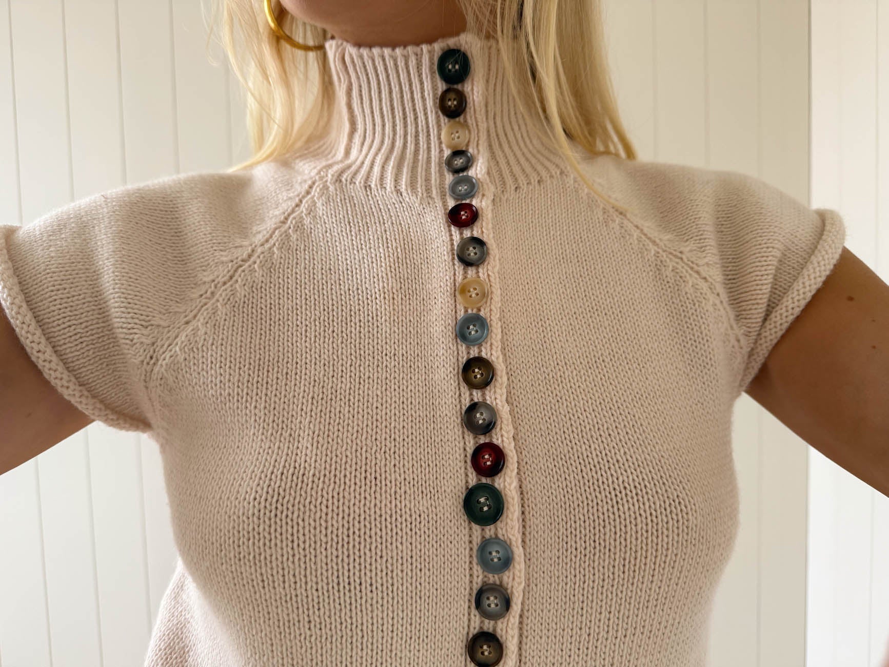 Scandivv short sleeved knit with buttons