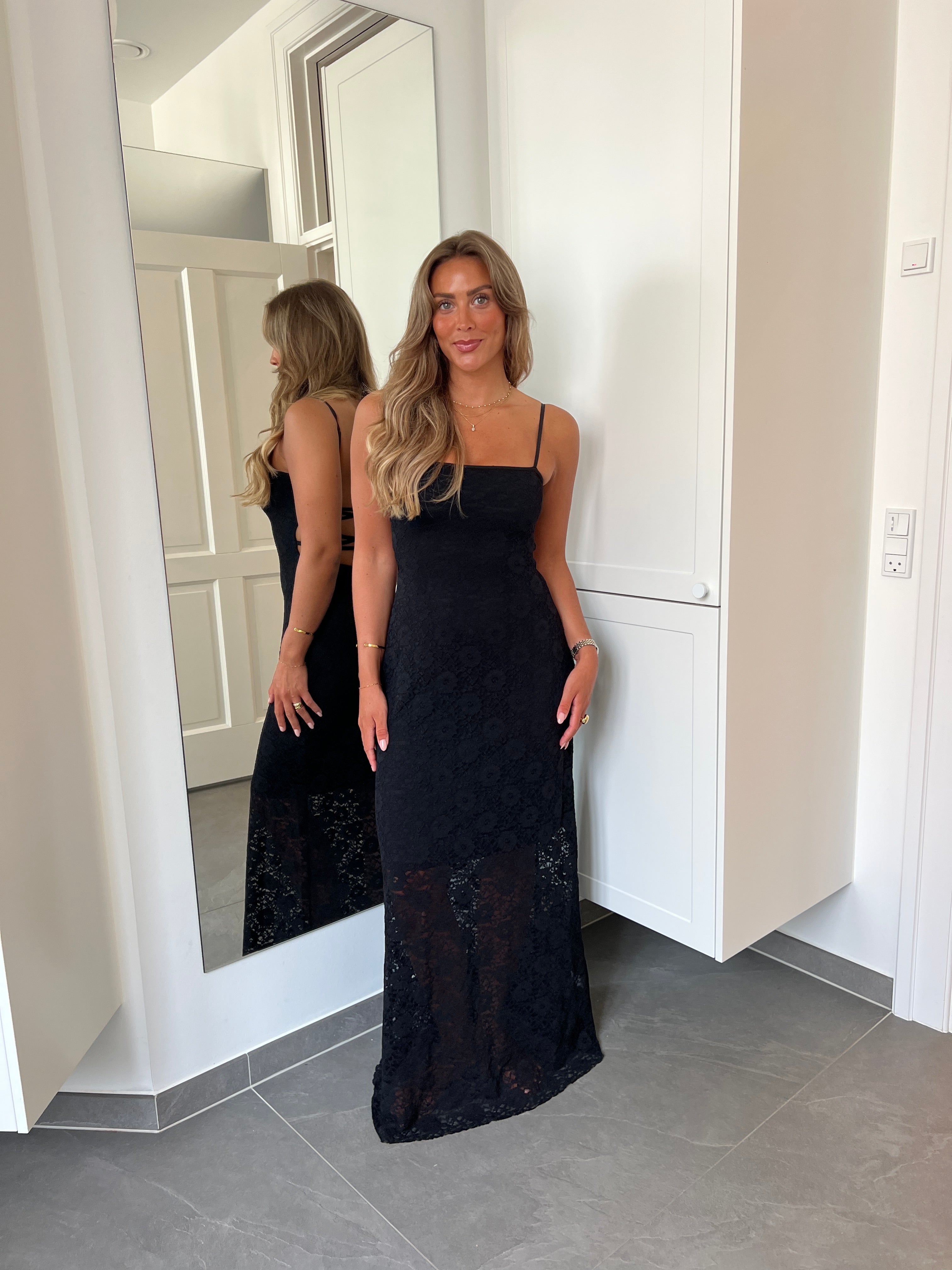 Oura maxi lace dress Black