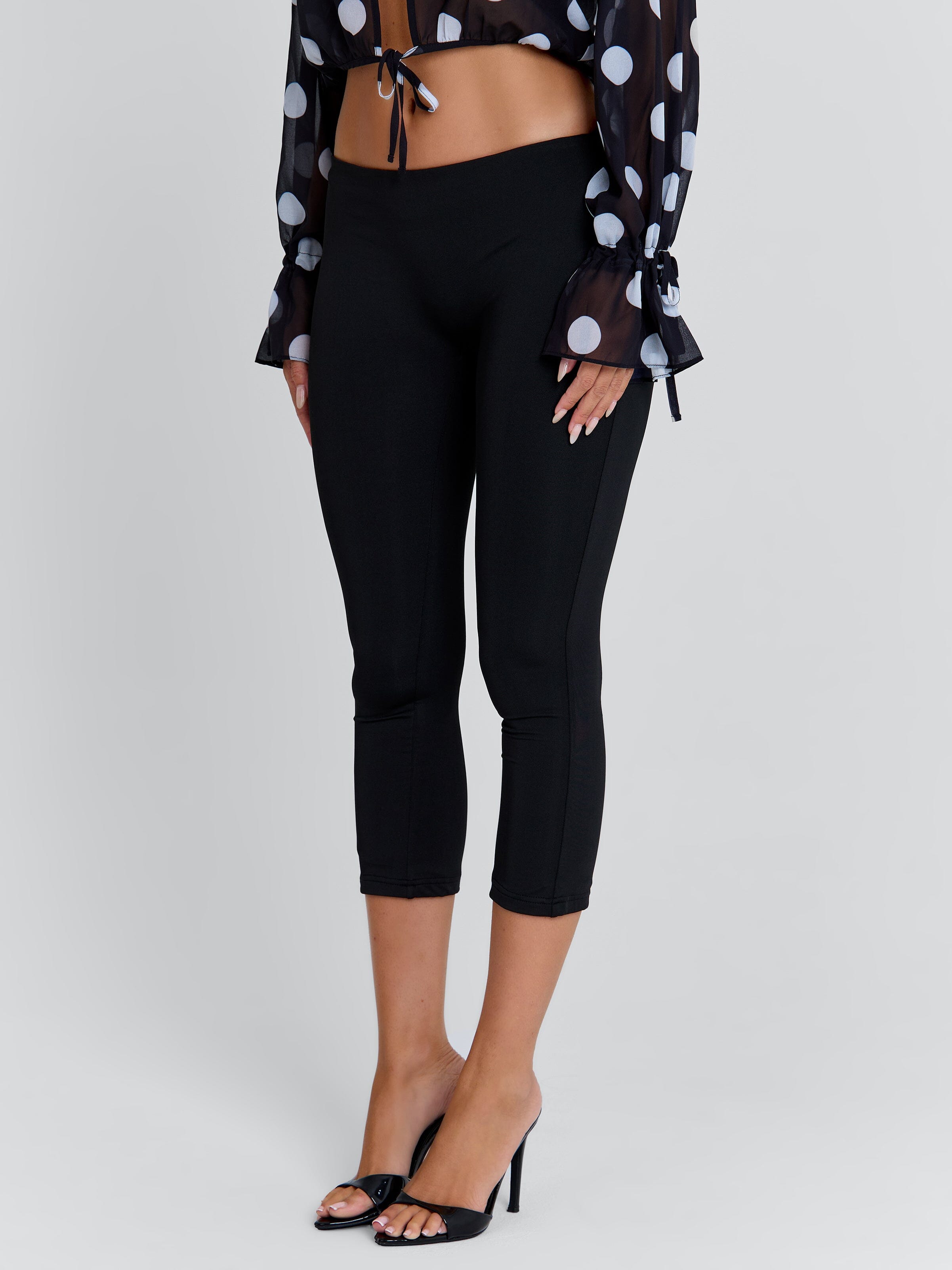 LUMAE CAPRI PANTS BLACK